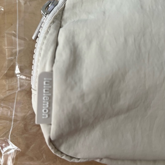 Lululemon Everywhere Belt Bag White Opal NWT - Picture 13 of 16